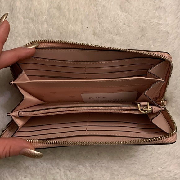 Donated - Kate Spade wallet - Picture 4 of 5